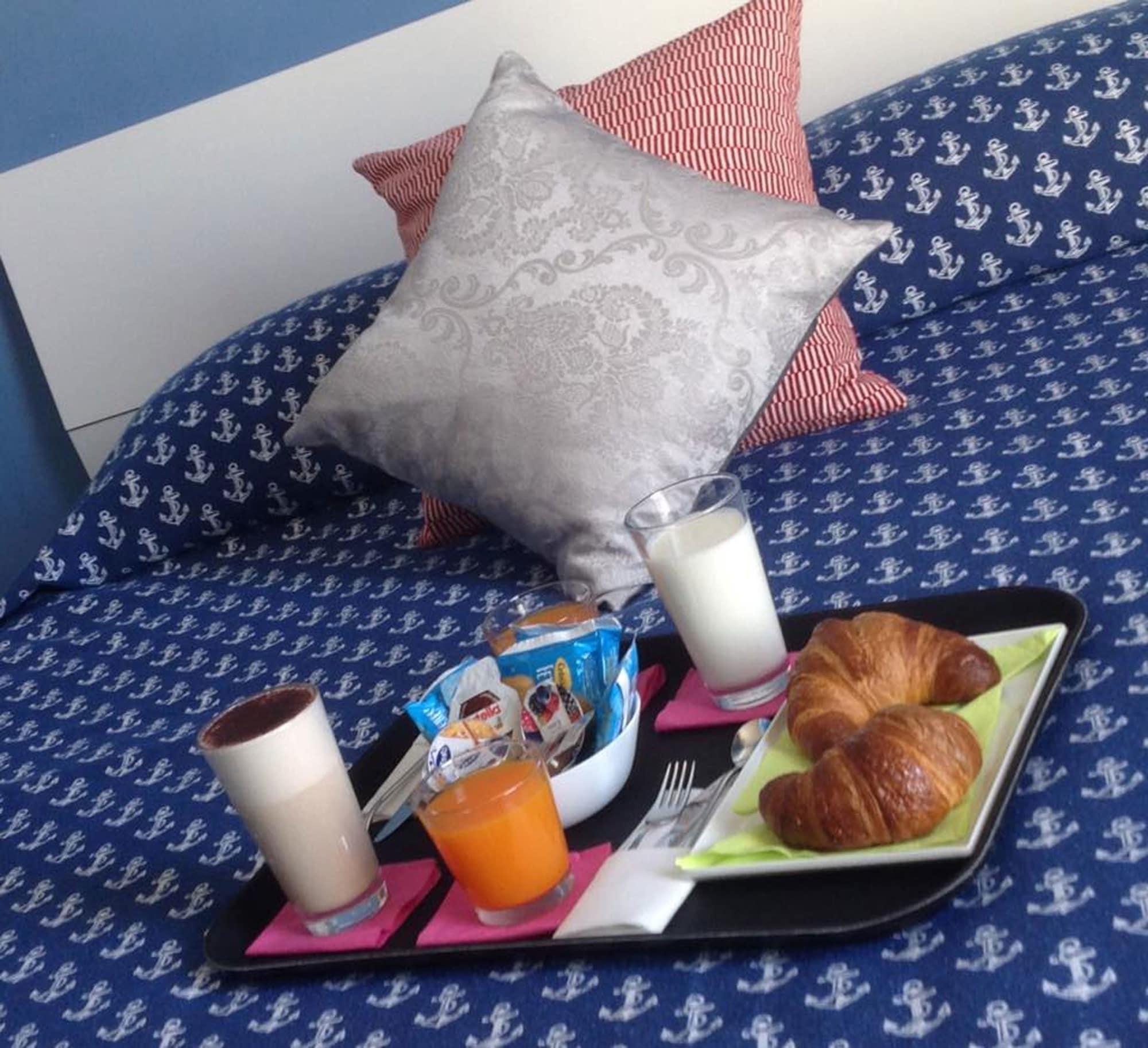 Re Ferdinando Bed & Breakfast เนเปิลส์ ภายนอก รูปภาพ