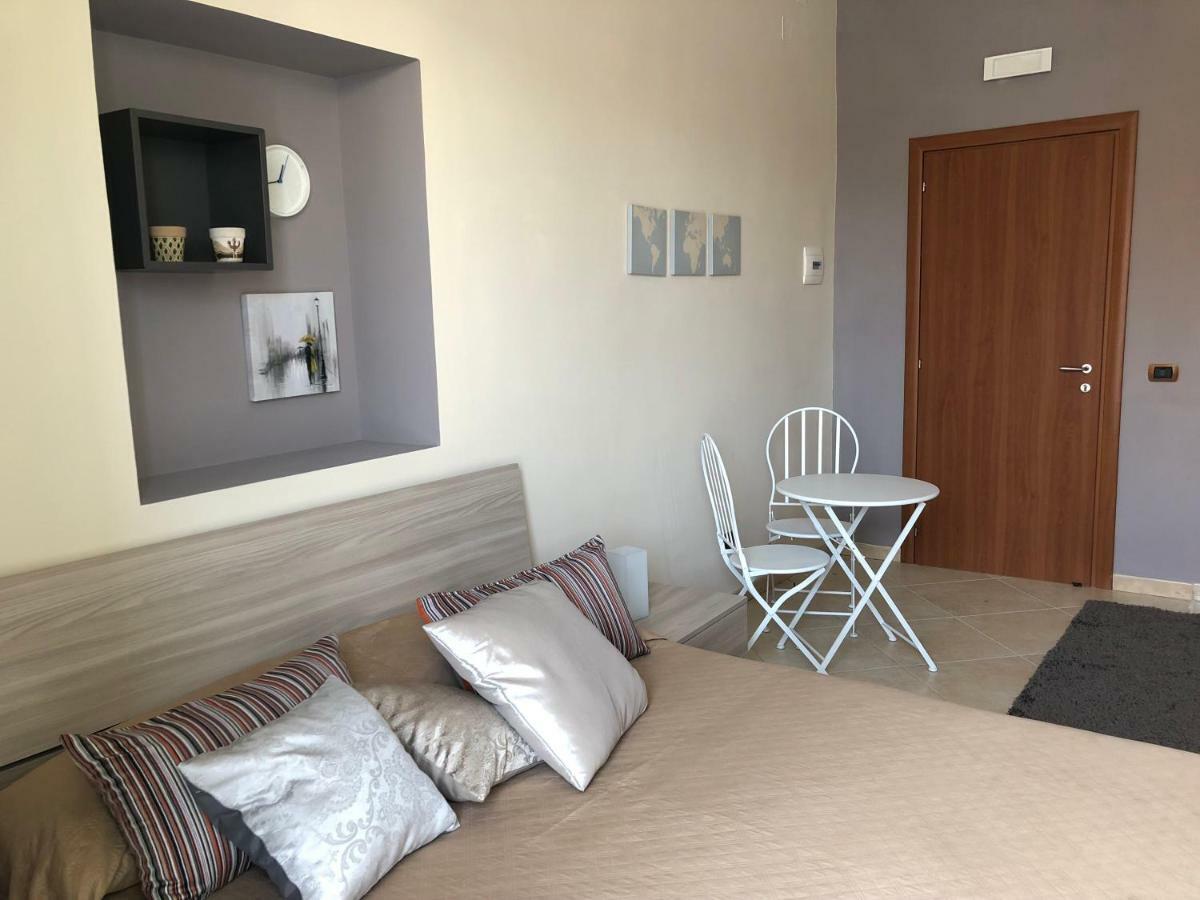 Re Ferdinando Bed & Breakfast เนเปิลส์ ภายนอก รูปภาพ