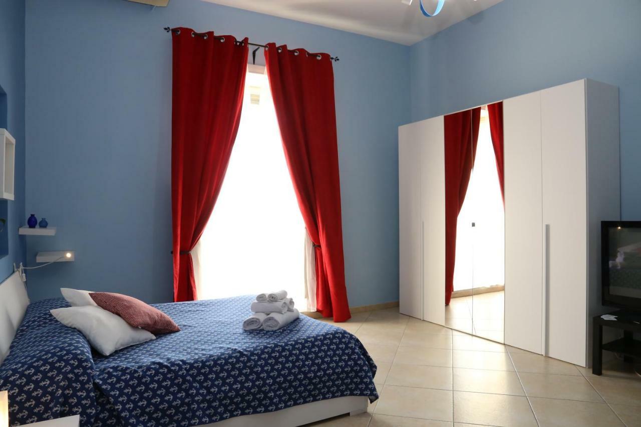 Re Ferdinando Bed & Breakfast เนเปิลส์ ภายนอก รูปภาพ